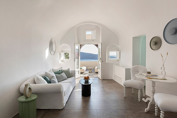River Pool Suite