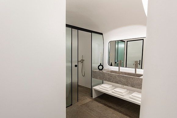 River Pool Suite