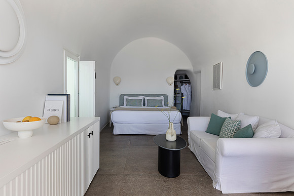 River Pool Suite