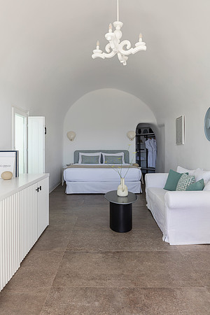 River Pool Suite