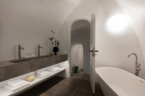 River Pool Suite
