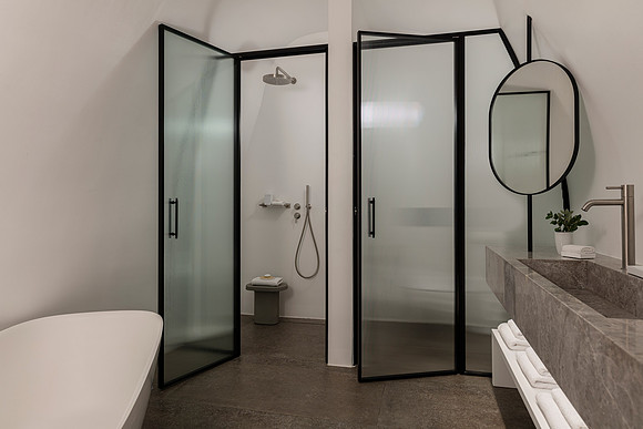 River Pool Suite