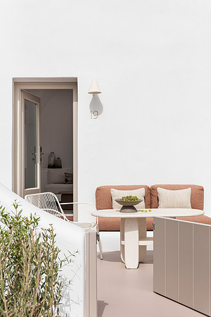 Canaves Ena_ Riverpool Suite