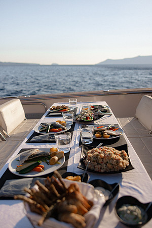 Canaves Oia Lifestyle - sailing